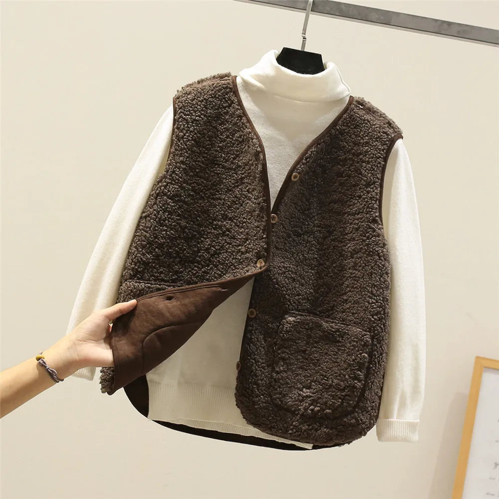 Women's Fleece Vest, Warm, Durable, with Zip Pockets – Outdoor and Leisure Wear - Brown