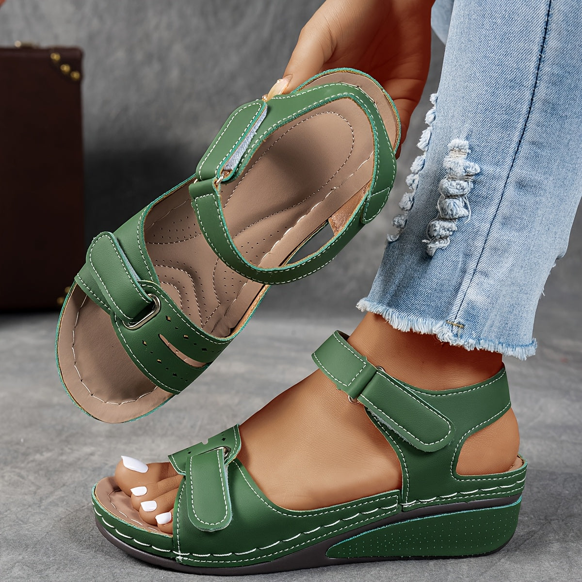 Women's Orthopedic Sandals with Adjustable Straps and Cushioned Sole - Green