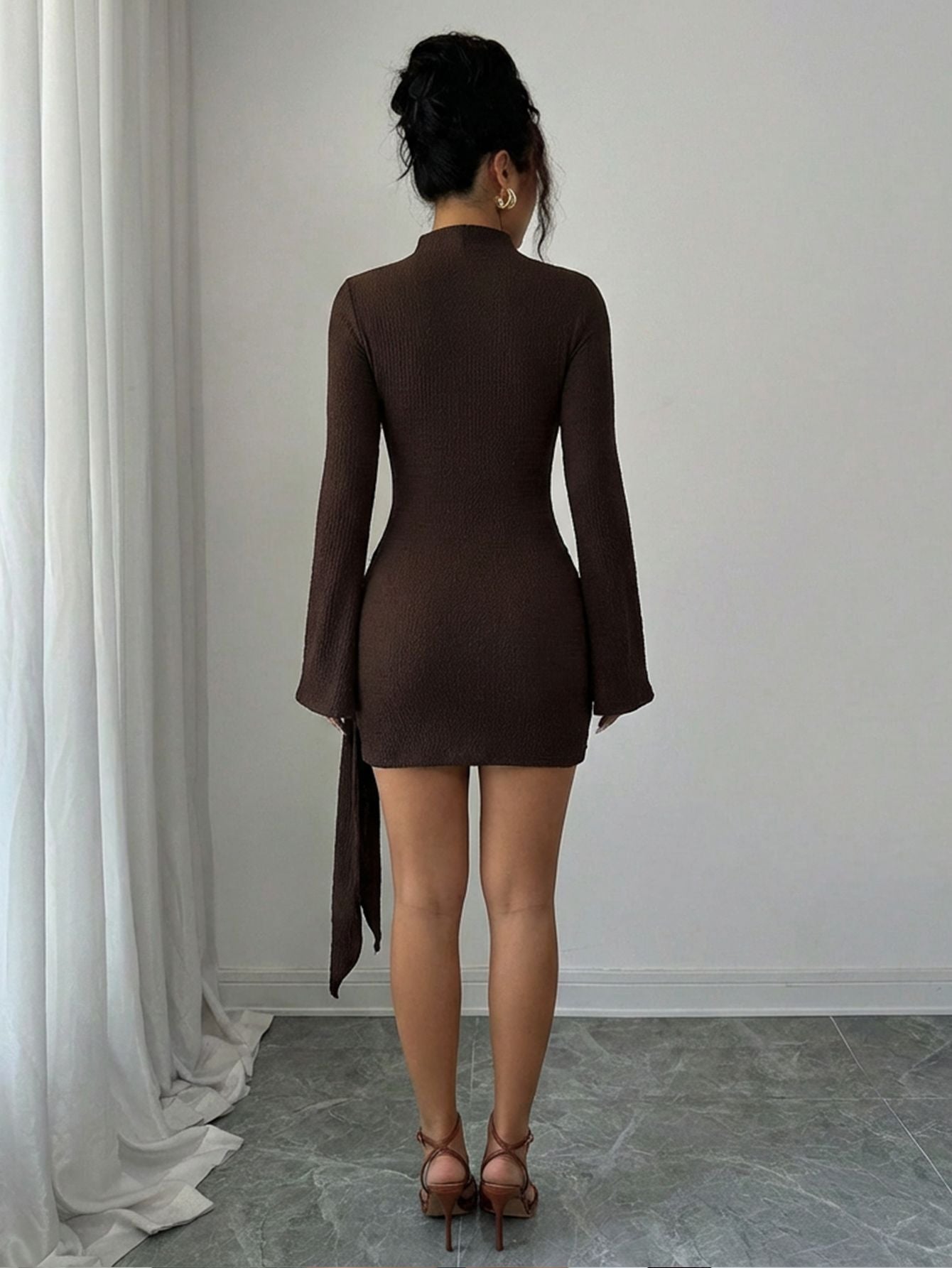 Sculptende Wikkel Mini Jurk