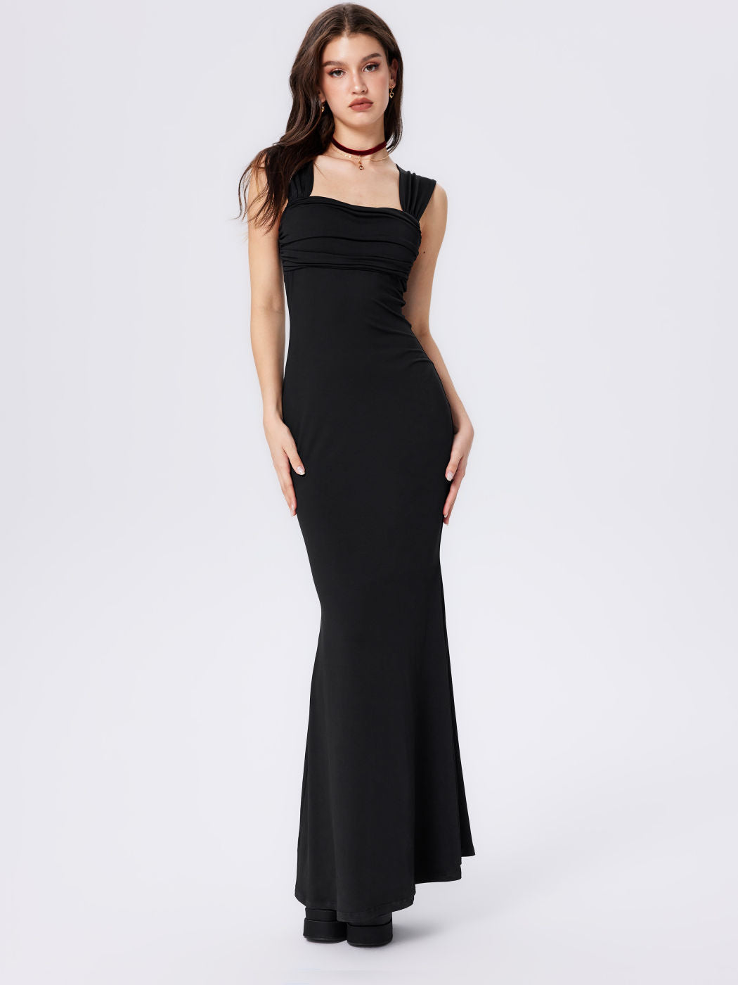 Sculptende maxi-jurk met vierkante hals