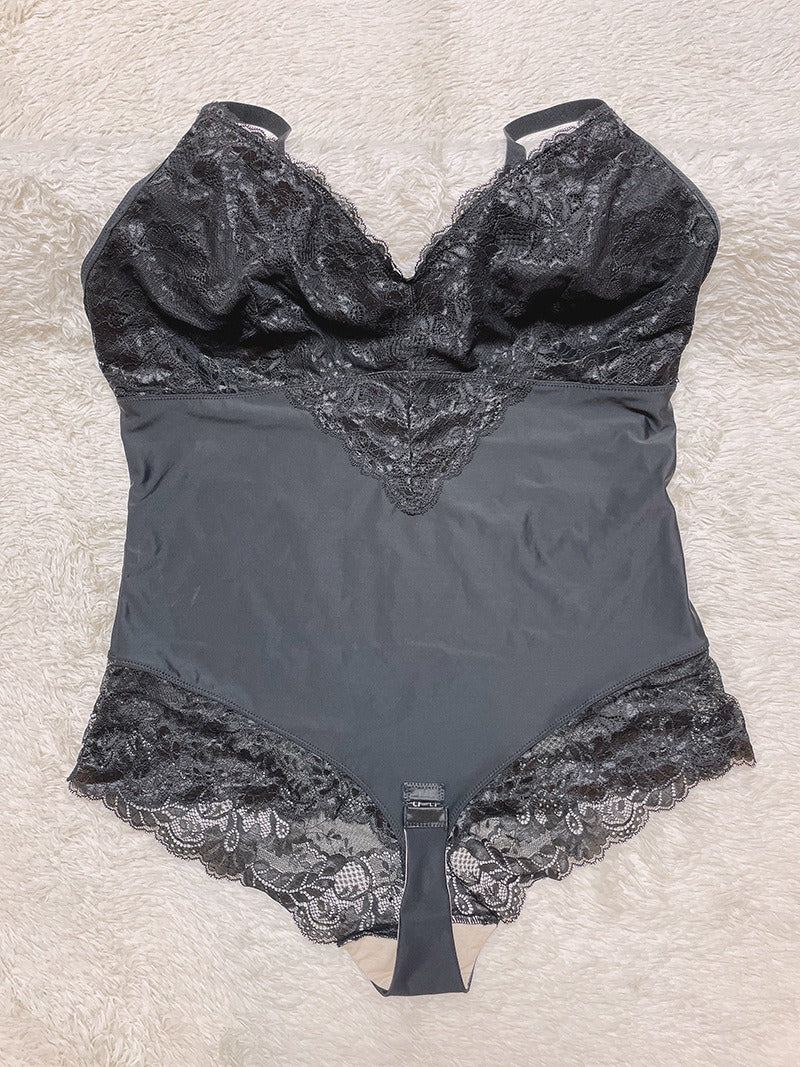 Bodysuit met tailleversmallende kant