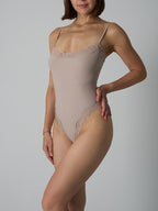 Corrigerende bodysuit met kanten afwerking