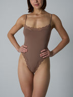 Corrigerende bodysuit met kanten afwerking