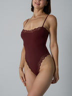 Corrigerende bodysuit met kanten afwerking