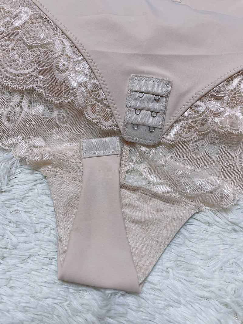 Bodysuit met tailleversmallende kant