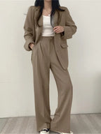 Women's Two-Piece Set for Autumn with Fitted Blazer in Wrinkle-Free Fabric and Stretch Pants - Khaki