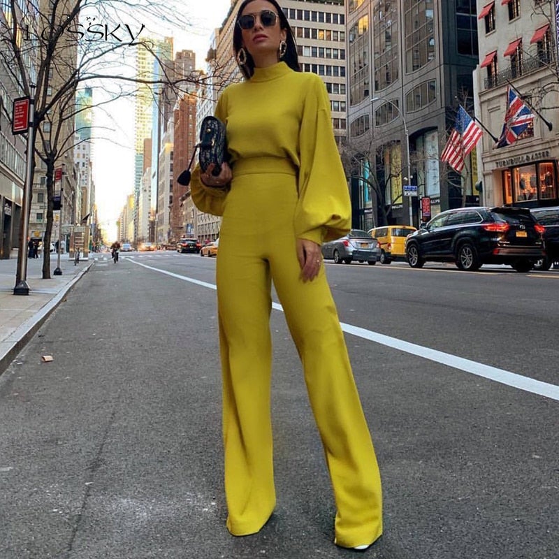 Elegant Jumpsuit with Long-Sleeve Design and Practical Side Pockets - Perfect for Autumn - Yellow