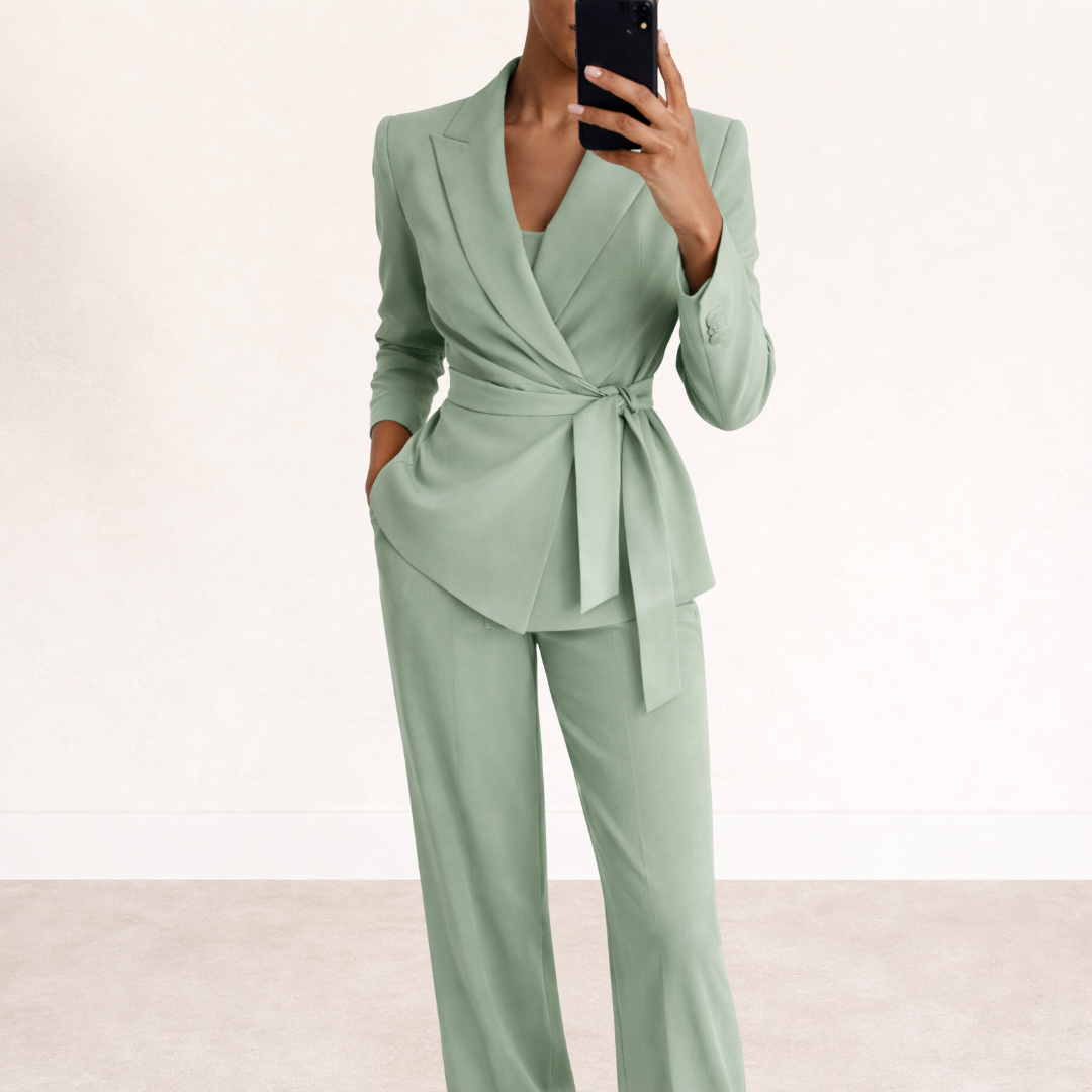 Women's Two-Piece Suit with Tie | Confidence and Effortless Elegance